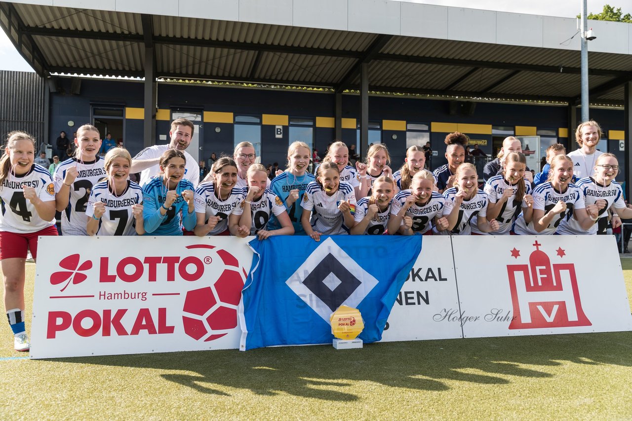 Bild 195 - wBJ Lotto Pokal Finale  Eimsbuetteler TV - Hamburger SV : Ergebnis: 0:3